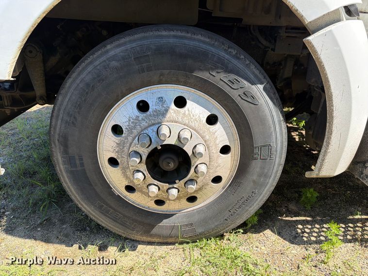 image for item YA4066 2018 Kenworth T880 semi truck