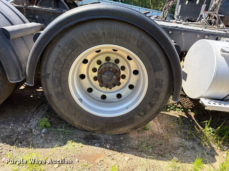 image for item YA4066 2018 Kenworth T880 semi truck