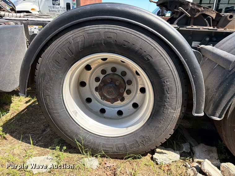 image for item YA4066 2018 Kenworth T880 semi truck