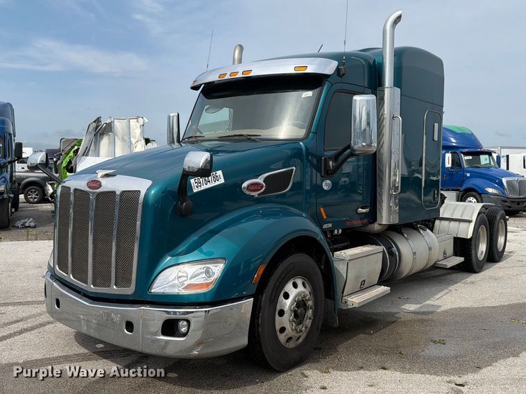 image for item YA4092 2017 Peterbilt 579 semi truck