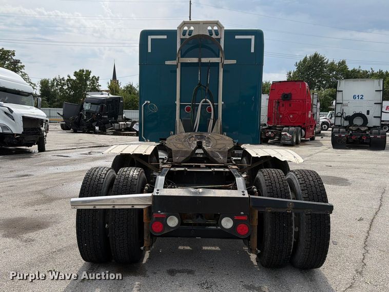 image for item YA4092 2017 Peterbilt 579 semi truck