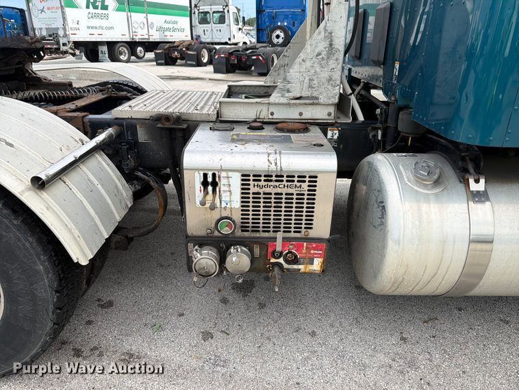 image for item YA4092 2017 Peterbilt 579 semi truck