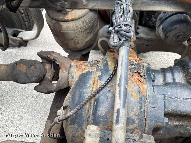 image for item YA4092 2017 Peterbilt 579 semi truck