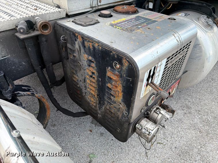 image for item YA4092 2017 Peterbilt 579 semi truck
