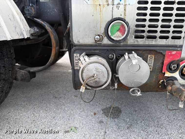 image for item YA4092 2017 Peterbilt 579 semi truck