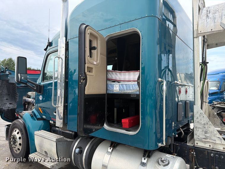 image for item YA4092 2017 Peterbilt 579 semi truck