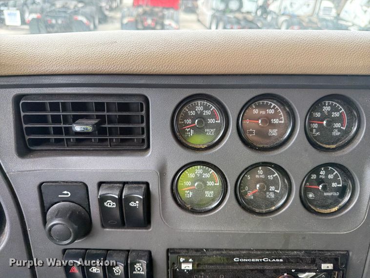 image for item YA4092 2017 Peterbilt 579 semi truck