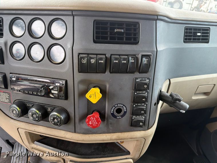 image for item YA4092 2017 Peterbilt 579 semi truck