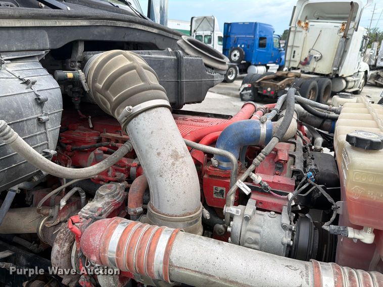 image for item YA4092 2017 Peterbilt 579 semi truck