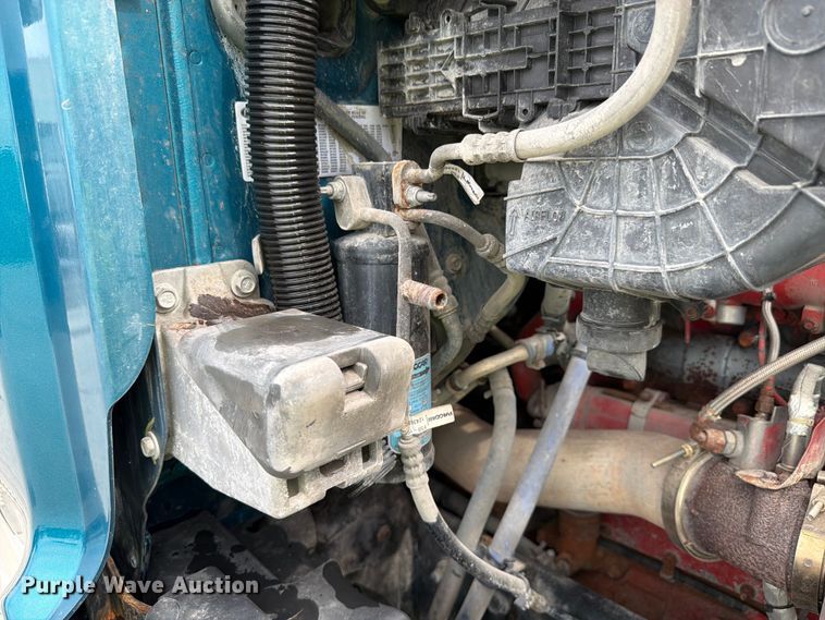 image for item YA4092 2017 Peterbilt 579 semi truck