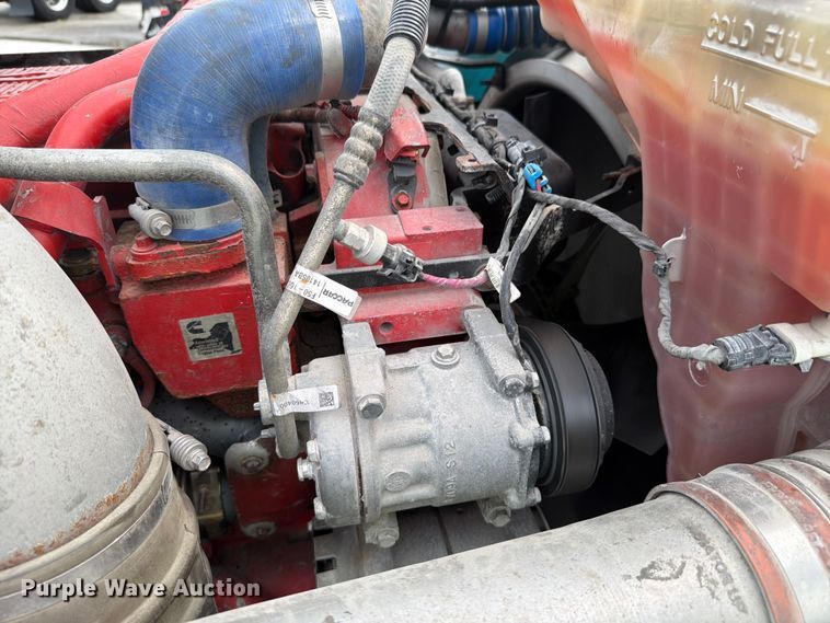 image for item YA4092 2017 Peterbilt 579 semi truck