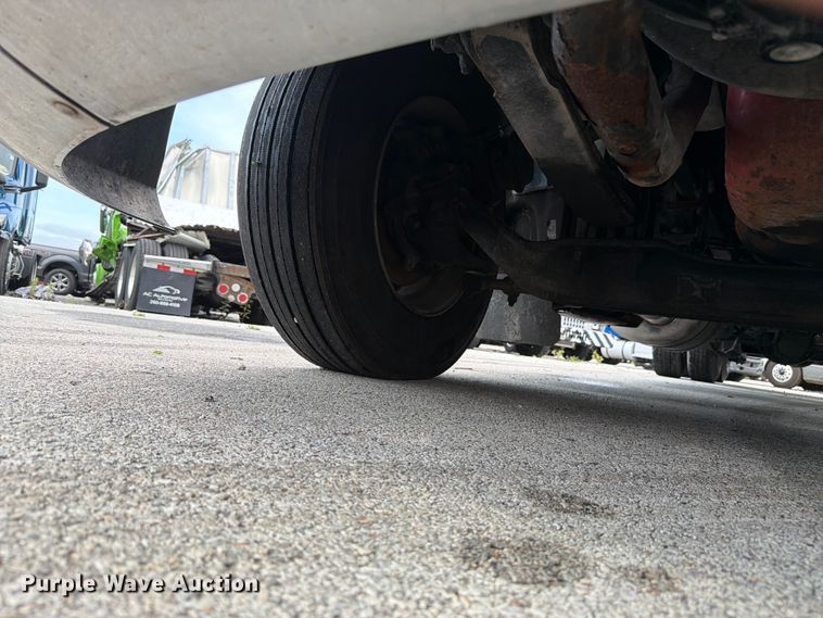 image for item YA4092 2017 Peterbilt 579 semi truck
