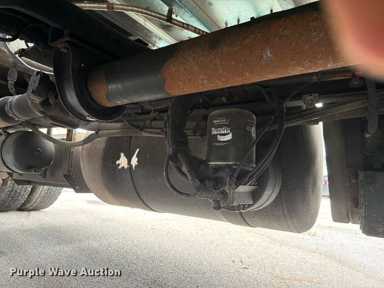image for item YA4092 2017 Peterbilt 579 semi truck