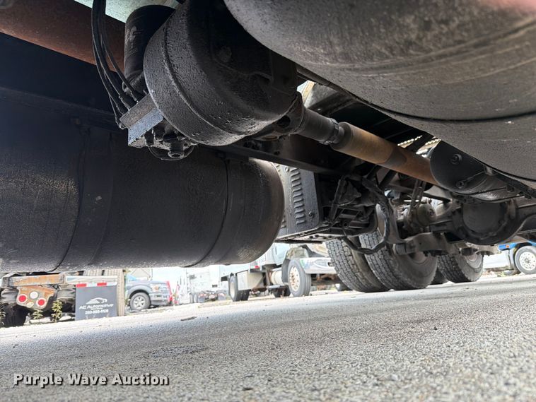image for item YA4092 2017 Peterbilt 579 semi truck