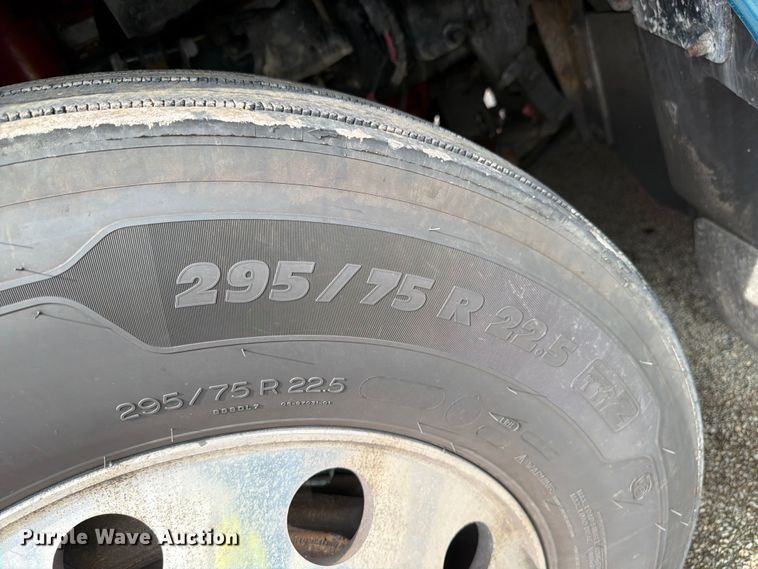 image for item YA4092 2017 Peterbilt 579 semi truck