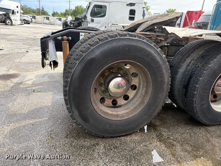 image for item YA4092 2017 Peterbilt 579 semi truck