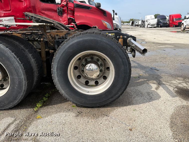 image for item YA4092 2017 Peterbilt 579 semi truck