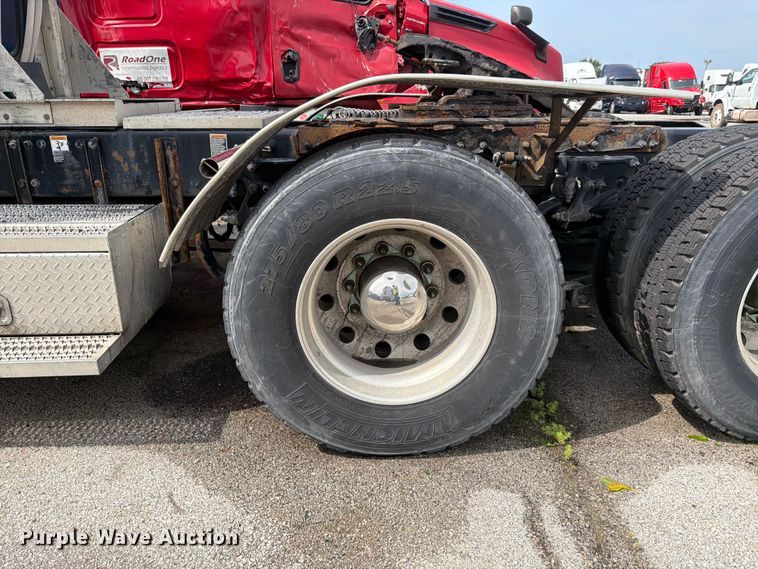 image for item YA4092 2017 Peterbilt 579 semi truck
