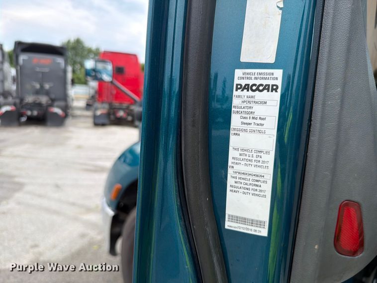 image for item YA4092 2017 Peterbilt 579 semi truck