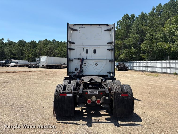 image for item YA4102 2019 Freightliner Cascadia 125 semi truck