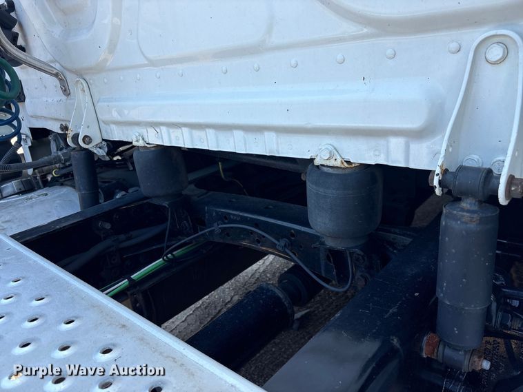 image for item YA4102 2019 Freightliner Cascadia 125 semi truck