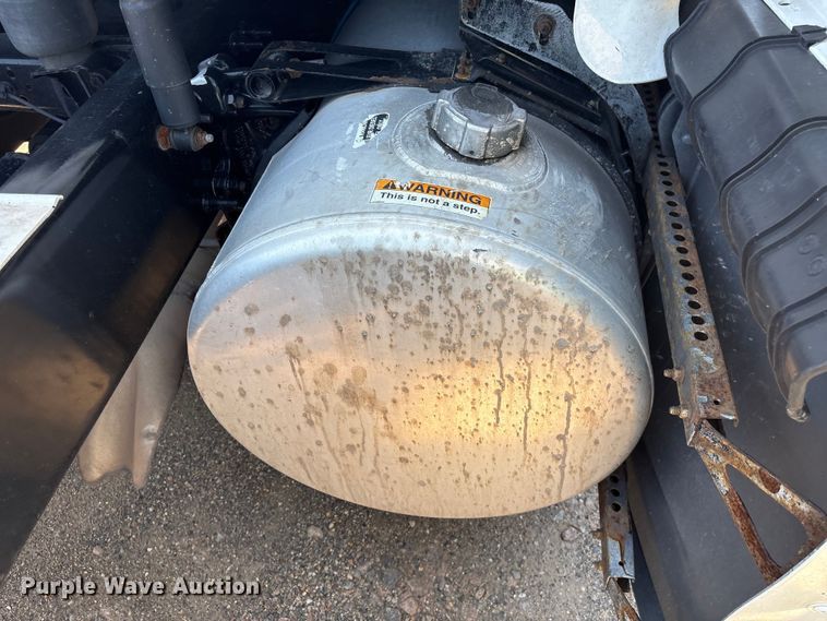 image for item YA4102 2019 Freightliner Cascadia 125 semi truck