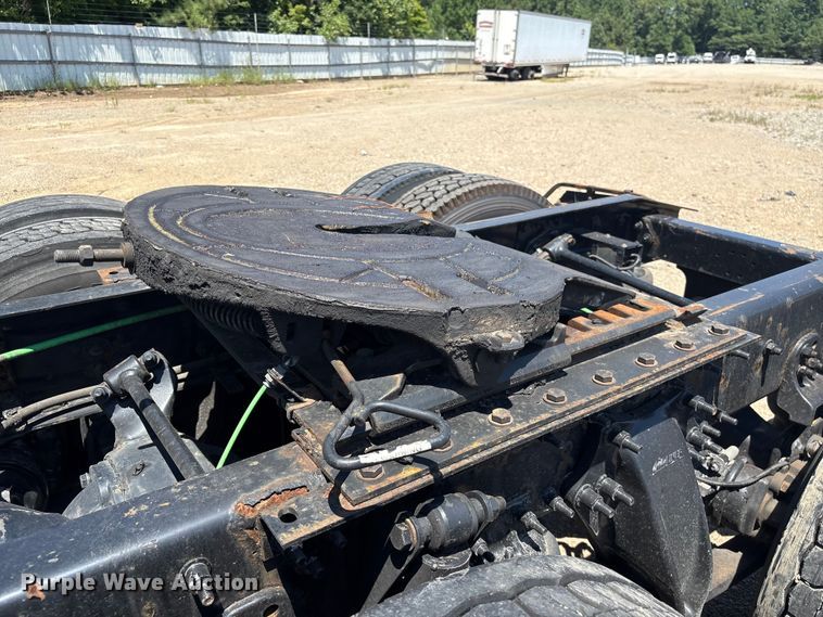 image for item YA4102 2019 Freightliner Cascadia 125 semi truck