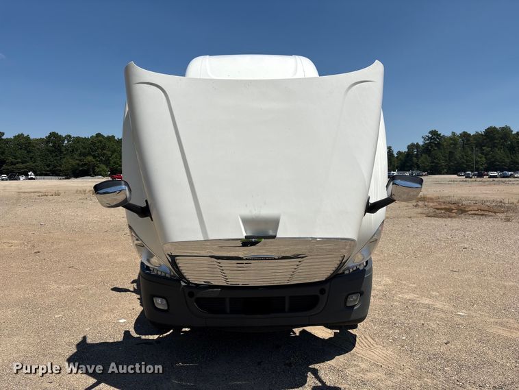 image for item YA4102 2019 Freightliner Cascadia 125 semi truck