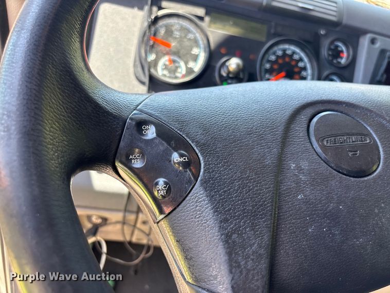 image for item YA4102 2019 Freightliner Cascadia 125 semi truck
