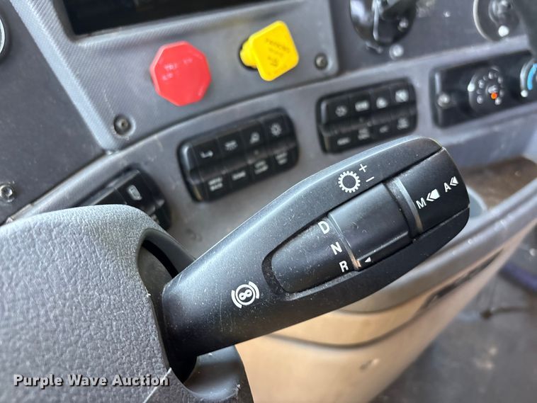 image for item YA4102 2019 Freightliner Cascadia 125 semi truck