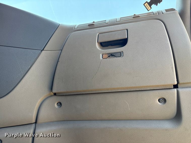 image for item YA4102 2019 Freightliner Cascadia 125 semi truck