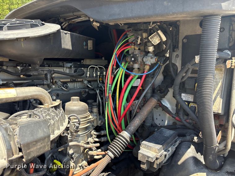 image for item YA4102 2019 Freightliner Cascadia 125 semi truck