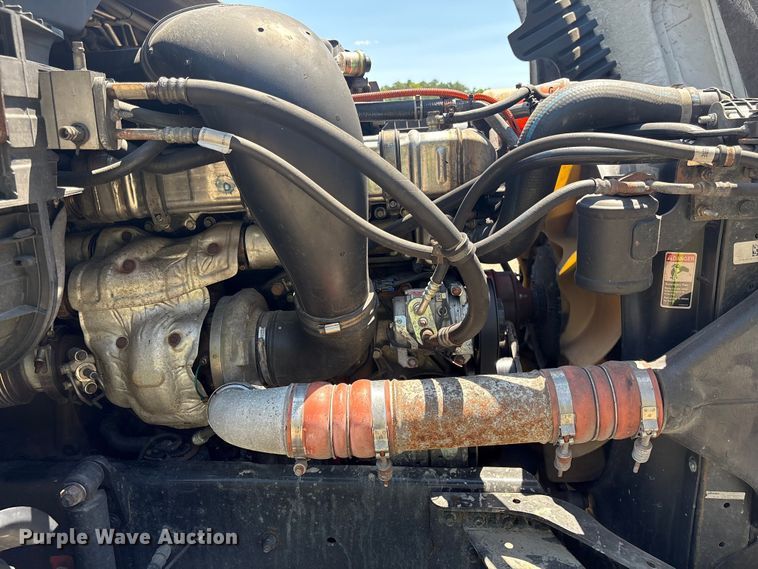 image for item YA4102 2019 Freightliner Cascadia 125 semi truck