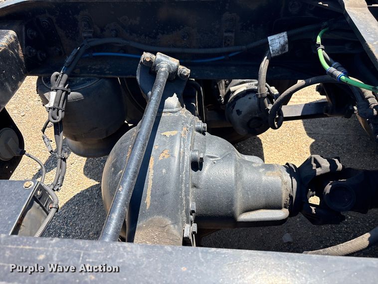 image for item YA4102 2019 Freightliner Cascadia 125 semi truck