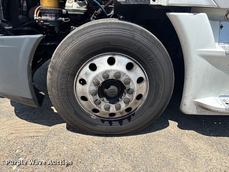 image for item YA4102 2019 Freightliner Cascadia 125 semi truck
