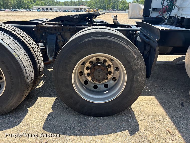 image for item YA4102 2019 Freightliner Cascadia 125 semi truck