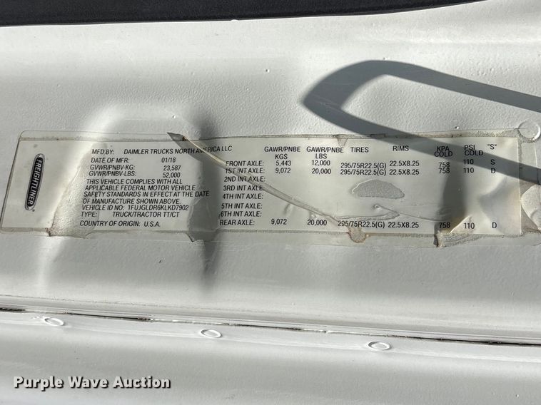 image for item YA4102 2019 Freightliner Cascadia 125 semi truck