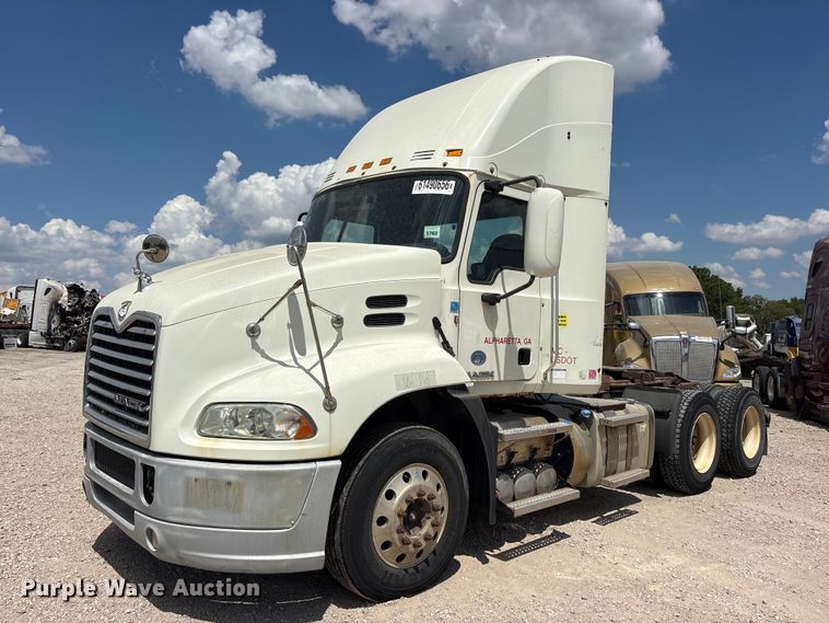 image for item YA4203 2016 Mack CXU613 semi truck