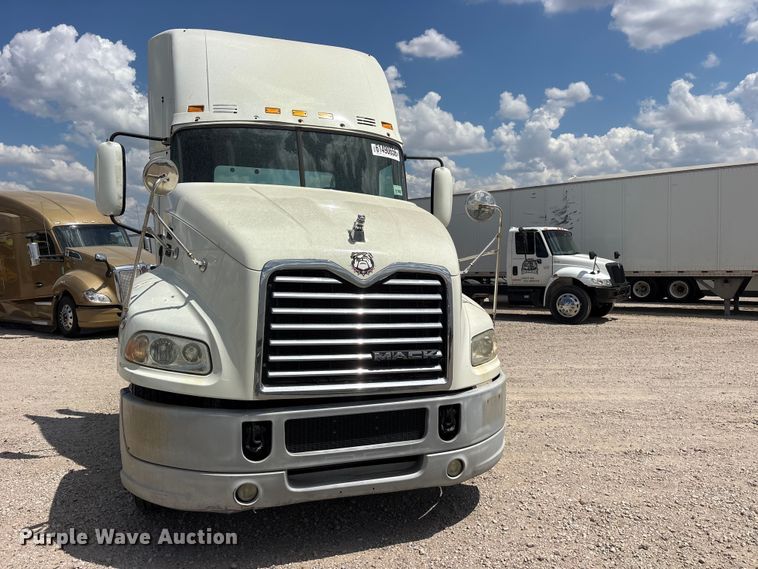 image for item YA4203 2016 Mack CXU613 semi truck