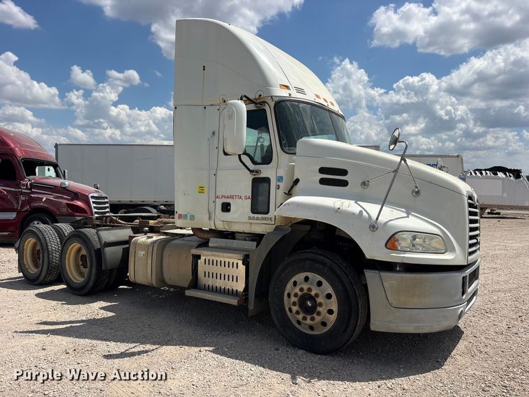 image for item YA4203 2016 Mack CXU613 semi truck