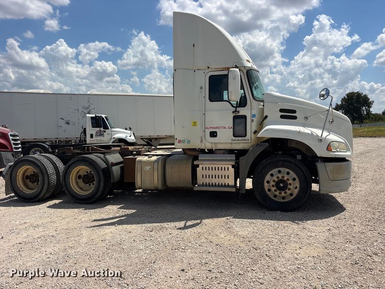 image for item YA4203 2016 Mack CXU613 semi truck
