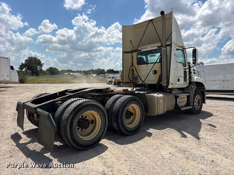image for item YA4203 2016 Mack CXU613 semi truck