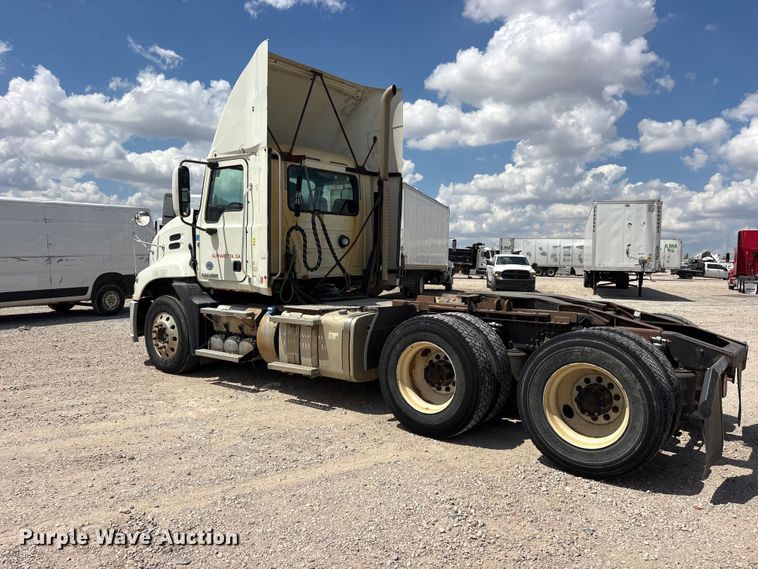 image for item YA4203 2016 Mack CXU613 semi truck