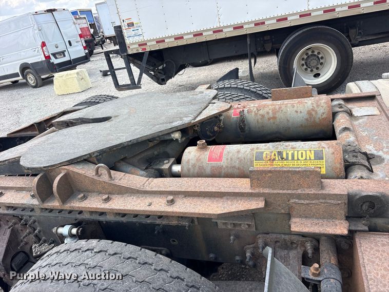 image for item YA4203 2016 Mack CXU613 semi truck