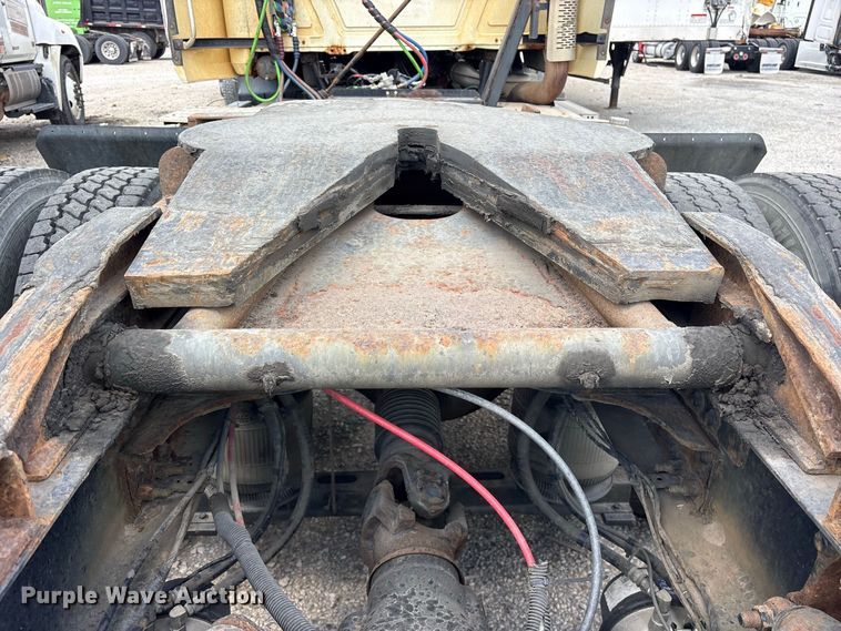 image for item YA4203 2016 Mack CXU613 semi truck