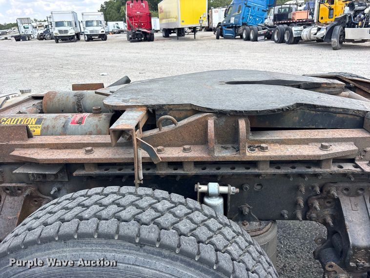 image for item YA4203 2016 Mack CXU613 semi truck