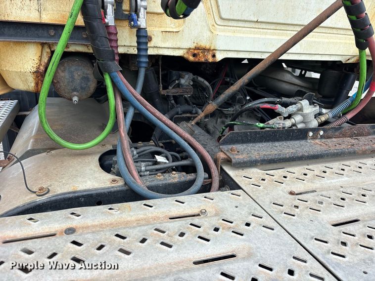 image for item YA4203 2016 Mack CXU613 semi truck