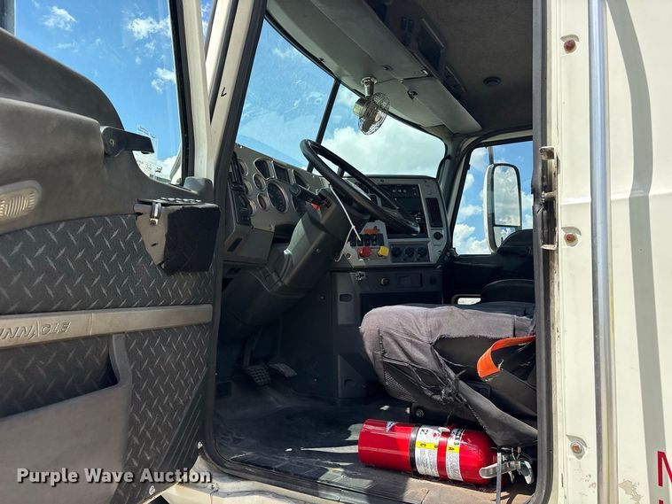 image for item YA4203 2016 Mack CXU613 semi truck