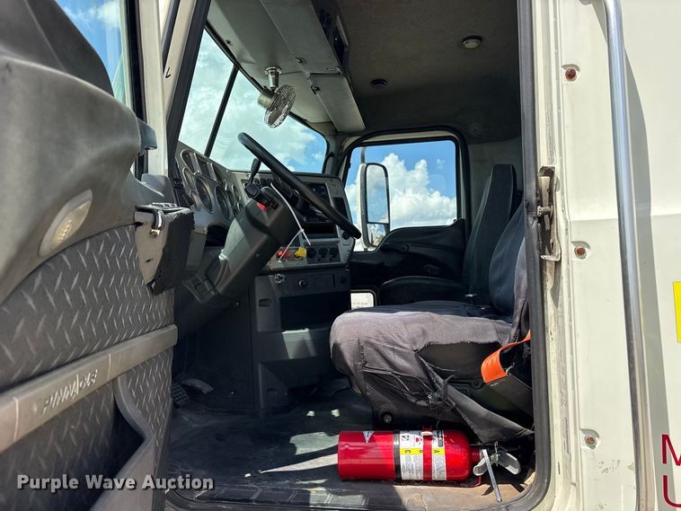 image for item YA4203 2016 Mack CXU613 semi truck