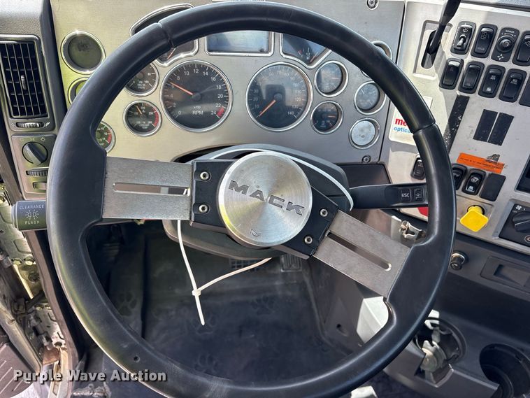 image for item YA4203 2016 Mack CXU613 semi truck